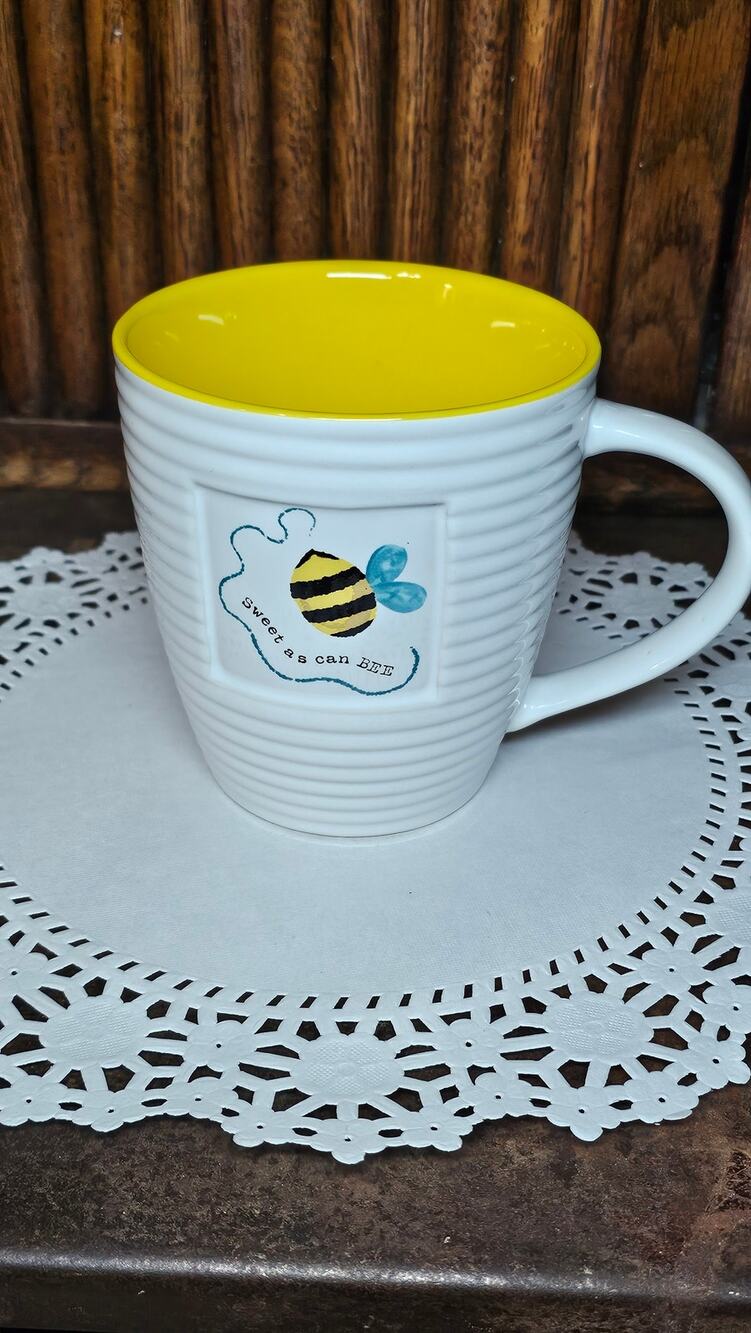 The Old Pottery Company Sweet As Can Bee Ceramic Mug White Yellow Ribbed Large